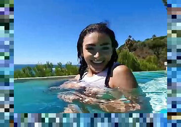 camsoda-Little teenager uses dildo during underwater
