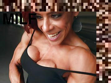 Muscular Readhead Babe