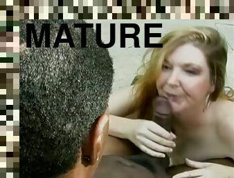 Mature Slut Sugar Kane Gives Black Dude Nice Blowjob