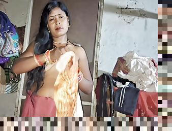 Indian Aunty Opening Her Full Cloth And Fingering Her Pussy