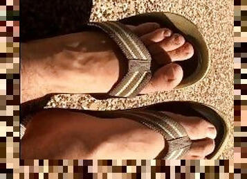 Thongs / Flip-flops & barefoot skateboarding want to come join me? - Manlyfoot