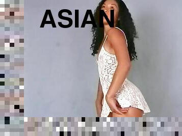 Arousing Asian girl in stockings exposes her sweet buttocks