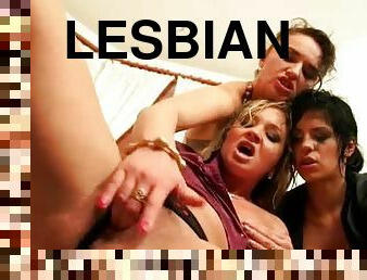 Smoking hot lesbians in piss threesome