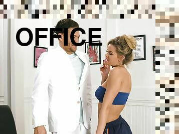 Jessa Rhodes came to an office if her boss to fuck him