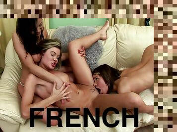 French Kissing Lesbian Trio Enjoy Fingering And Licking Wet Pussy