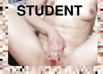 Studentin squirtet
