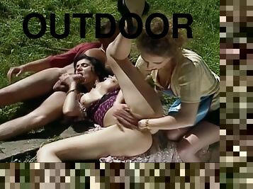 Outdoor threesome