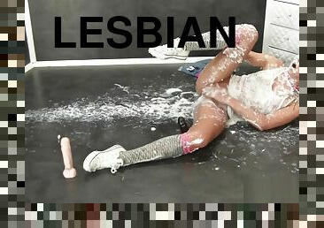 Gloryhole lesbians rubbin