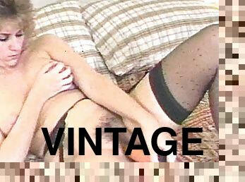 Vintage blonde sticks vibrator in her cunt while wearing nylons