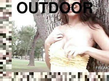 Outdoor cunt self pleasing for longhaired sweetie