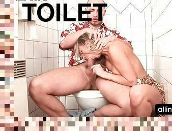 Blonde hoe giving BJ gets pussy vibed in toilet