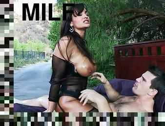 Tanned brunette milf Lisa Ann gets her oiled ass fucked in the garden