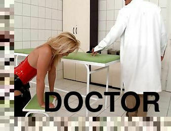 A latex wearing hottie is fucked by a doctor in a lab