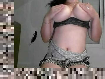 Amateur brunette milf shows her massive natural tits for the cam