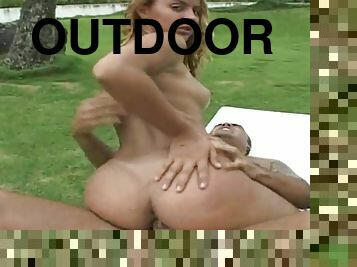 Incredible outdoors sex with the hot Latina Viviane