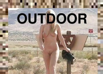 Alison Angel enjoys fingering her cunt in the field in solo clip