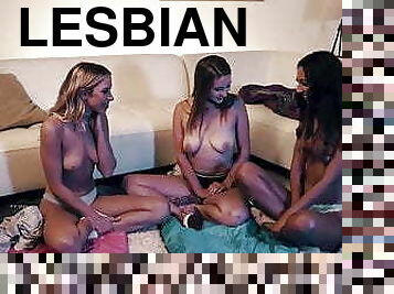 ציצי-גדול, כוס-pussy, לסבית-lesbian, נוער, שלישיה, נשיקות, מכללה, טבעי, אמריקאי, ציצים