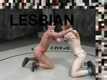 Three chicks are in a severe lesbian catfight