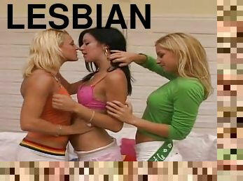 Skater girls are gonna get naked for a lesbian threesome