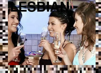 Three gorgeous girls have an amazing lesbian party