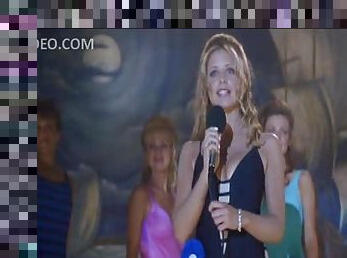 Blonde Sarah Michelle Gellar Wins The Beauty Contest