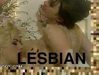 Sexy Babes Ahmo Hight and Anna Nicole Smith Go Lesbian In The Bathtub