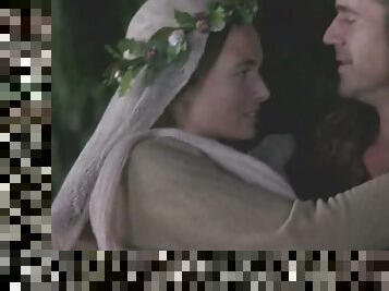 Sensual Catherine McCormack Flashes Her Tits in a 'Braveheart' Scene