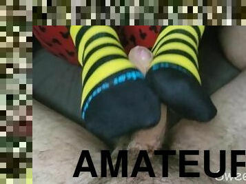 BEE SOCKS FOOTJOB