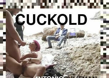 The Mafia cuckold gets antonio for his wife to fuck her ass