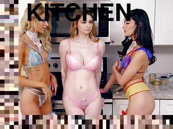 Smoking hot Emily Willis masturbates with friends in the kitchen