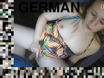 Natürliches Girl mit kleinen Titten über das Internet zu einem Sextreffen abgeschleppt