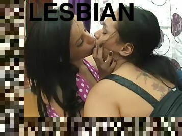 teta-grande, lésbicas, brasil, beijando