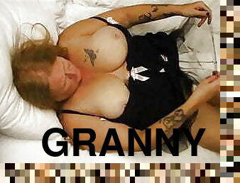 Granny gets fucked 