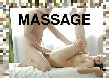 A massage therapist buries his cock deep in her tight asshole