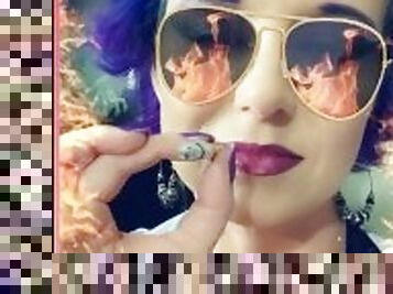 Laura Loves Smoking with faces from Snap