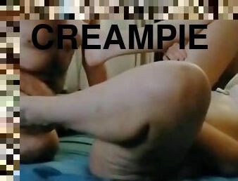 Follada primero por el coño y creampie en el culo