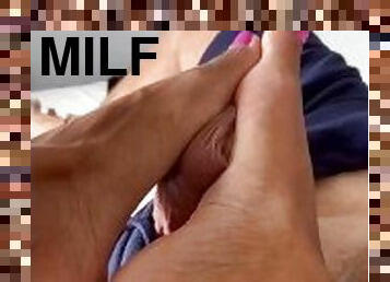 LolaPrettyFeet Queen Of Footjob Huge Cumshot On Her Pink Toes