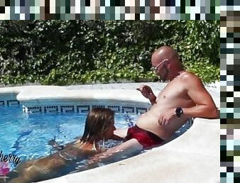 Voyeur cam sucking at the pool