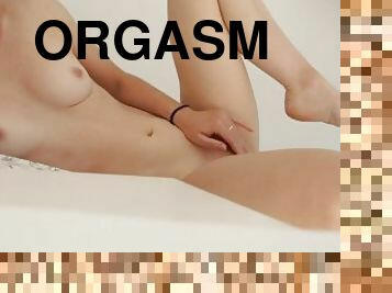 Throbbing morning orgasm from wet creamy pussy