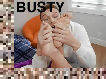 Busty sluts SlimThick Vic and Ashlyn Peaks getting fucked in bed