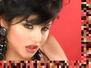 Smoldering hot Sunny Leone gets naked backstage at a photo shoot