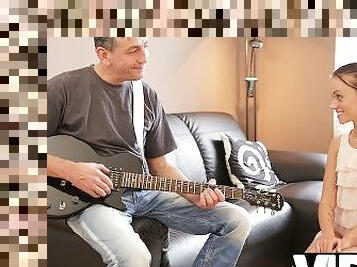 OLD4K. Old guitar guy pushes penis in Romanian mademoiselles opening