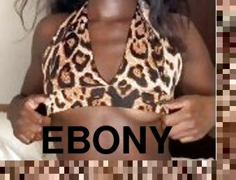 Ebony  love to fuck herself