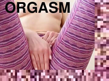 Watch how girl from your gym masturbates in tight yoga pants! Solo Pussy play orgasm