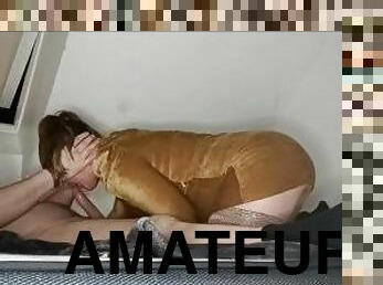 Ma demi sœur me chauffe pendant qu'elle se prépare pour sortir en boîte de nuit