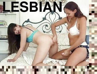 takaapäin, remmidildo, amatööri, typykät, lesbo-lesbian, sormettaminen, pov, ruskeaverikkö