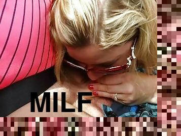 MILF gives Mobile BJ