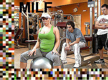 Blonde MILF Gets a Sixty Nine at the Gym