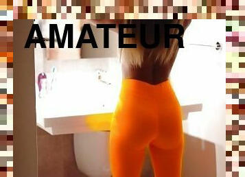 Amateur girlfriend fucked in restaurant toilette / MelissaKiki