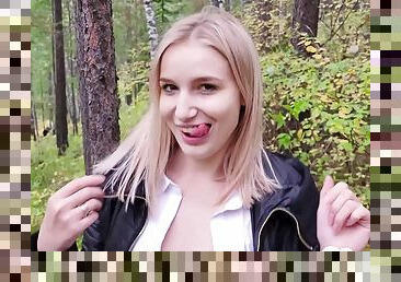 Sexy collegegirl gets dicked in the woods